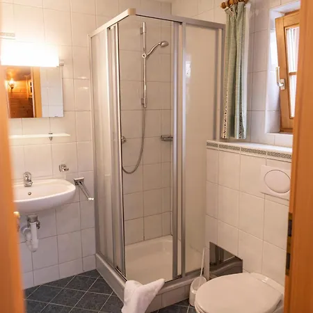 Apartment Urige Doppelhaushaelfte 8 Grafenweg